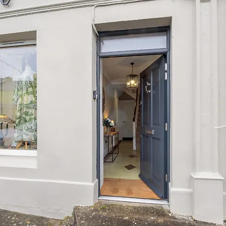 Market Street Apartment,
