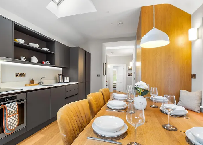 Market Street Apartment, *